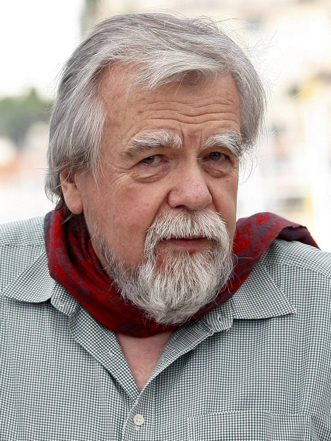 How tall is Michael Lonsdale?